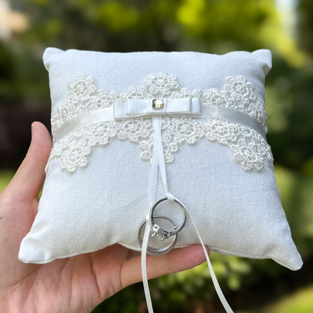 Linen Wedding Ring Pillow, wit - Lace Ribbon Trim recension och pris