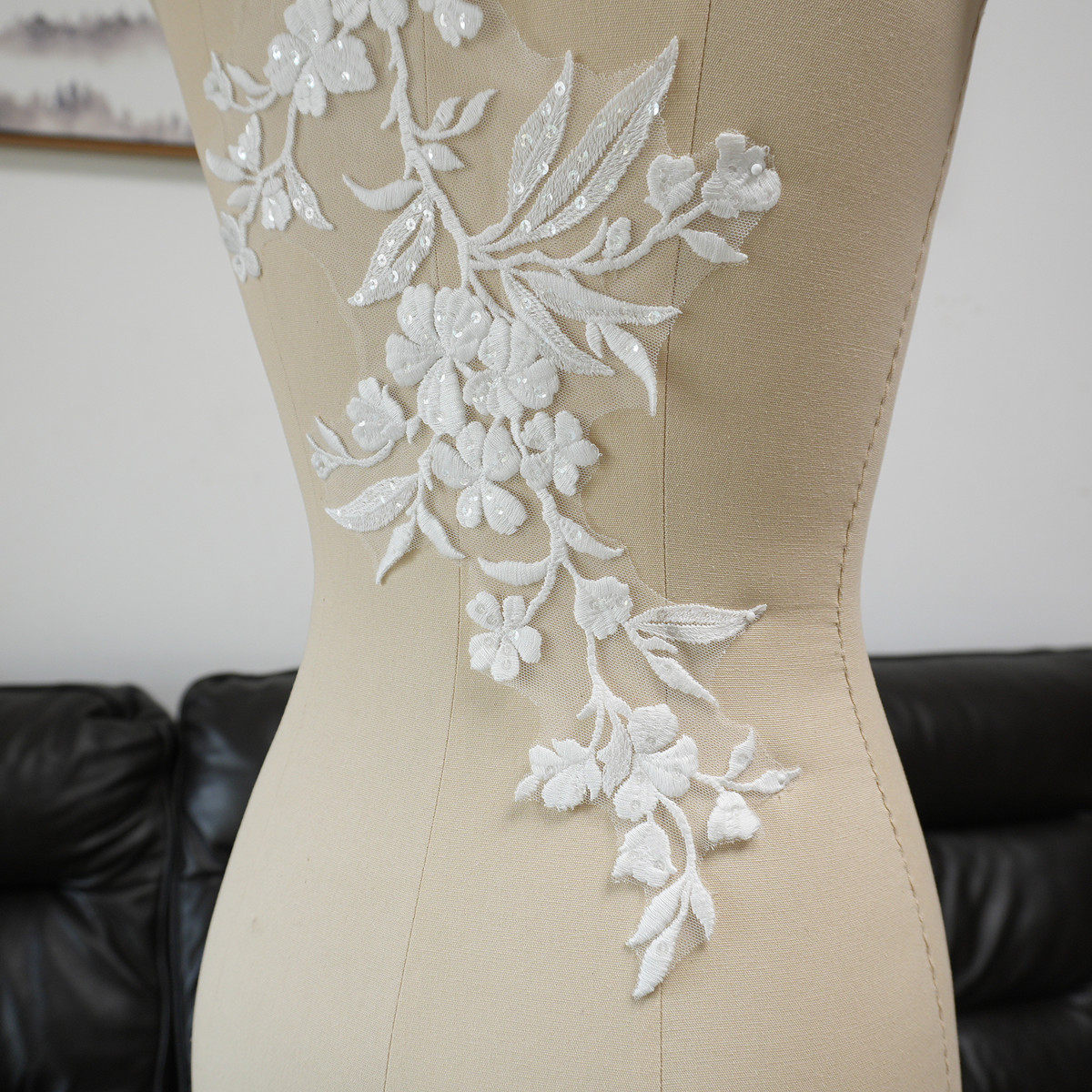 White Floral Leaf Sequins Appl - Craft Embellishment recension och pris